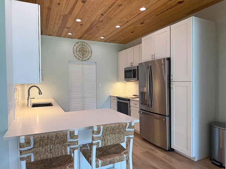225 N Lakeshore Dr — Photo 13