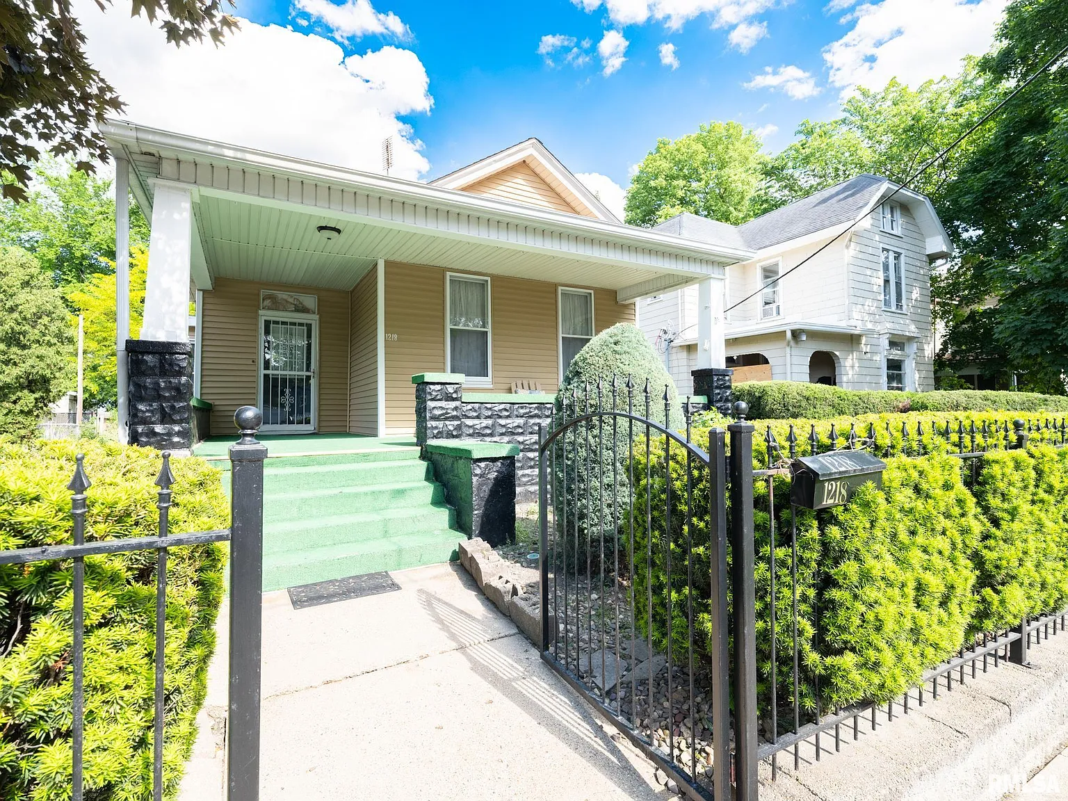 1218 N Sheridan Rd photo 1