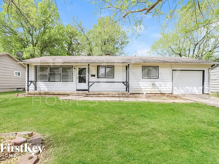 8812 Manchester Ave — Photo 1
