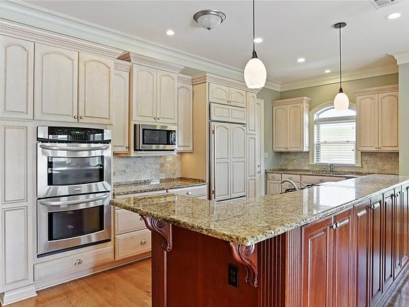 5th image of 4833 Cleary Ave
