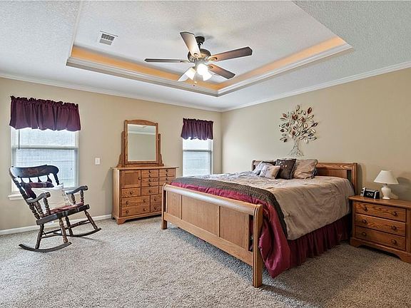 3rd image of 1703 NW Broadway St