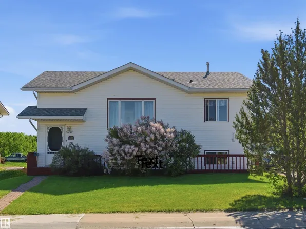 5003 38th St, Cold Lake, AB T9M 2B2