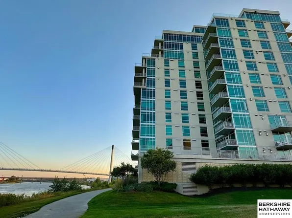 444 Riverfront Plz APT 402, Omaha, NE 68102