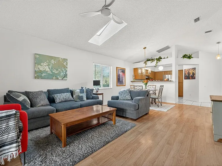 2048 NW 50th Ave — Photo 8