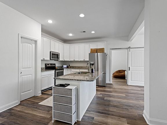 5th image of 217 Daystrom Dr