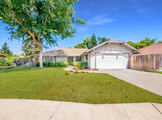1131 Filbert Ave, Clovis, CA 93611