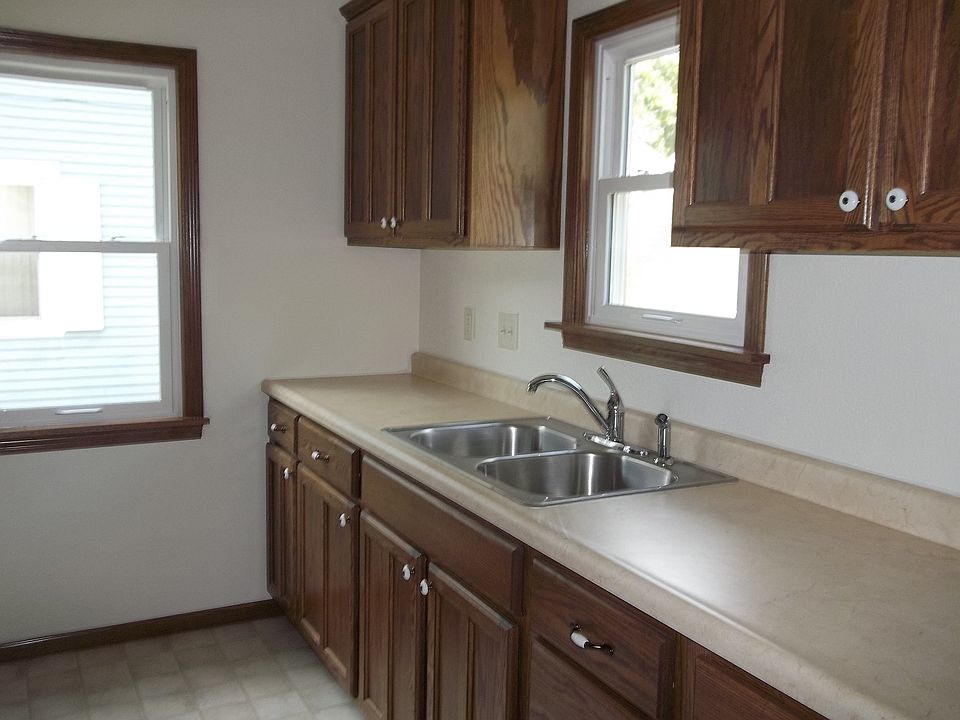 2nd image of 237 E 9th St
