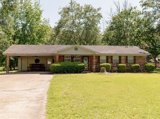 72 Park St, West Point, MS 39773