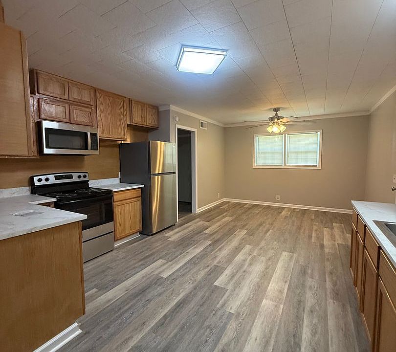 1st image of 800 W 3rd St