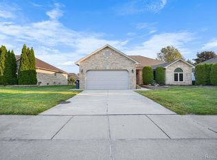 20525 Balmoral Dr, Macomb, MI 48044