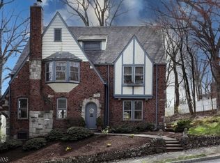 2 Burnett Ter, West Orange, NJ 07052
