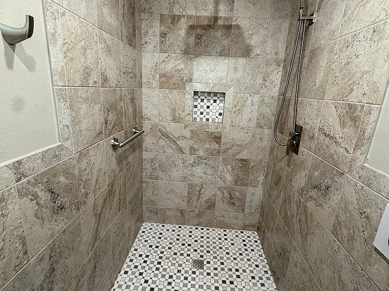 3700 Dallas St — Photo 20
