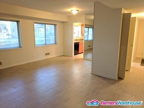 3rd image of 10642 Montrose Ave APT 4