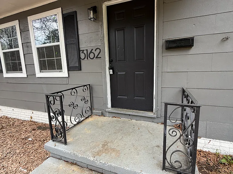 Woodside Dr — Photo 3