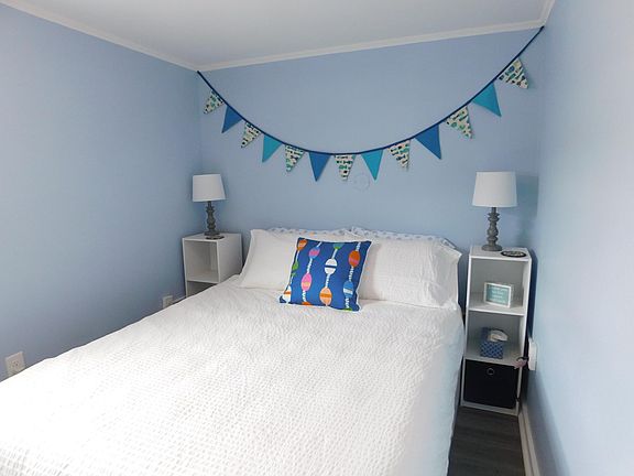 2nd image of 3 Bay Ave #20