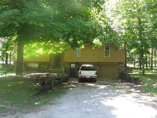 2nd image of 910 NE 301 Rd