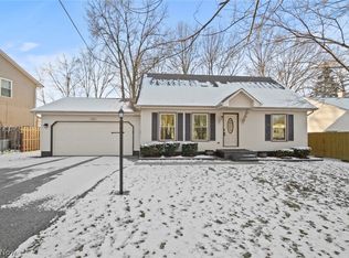 142 Fairmeadow Dr, Youngstown, OH