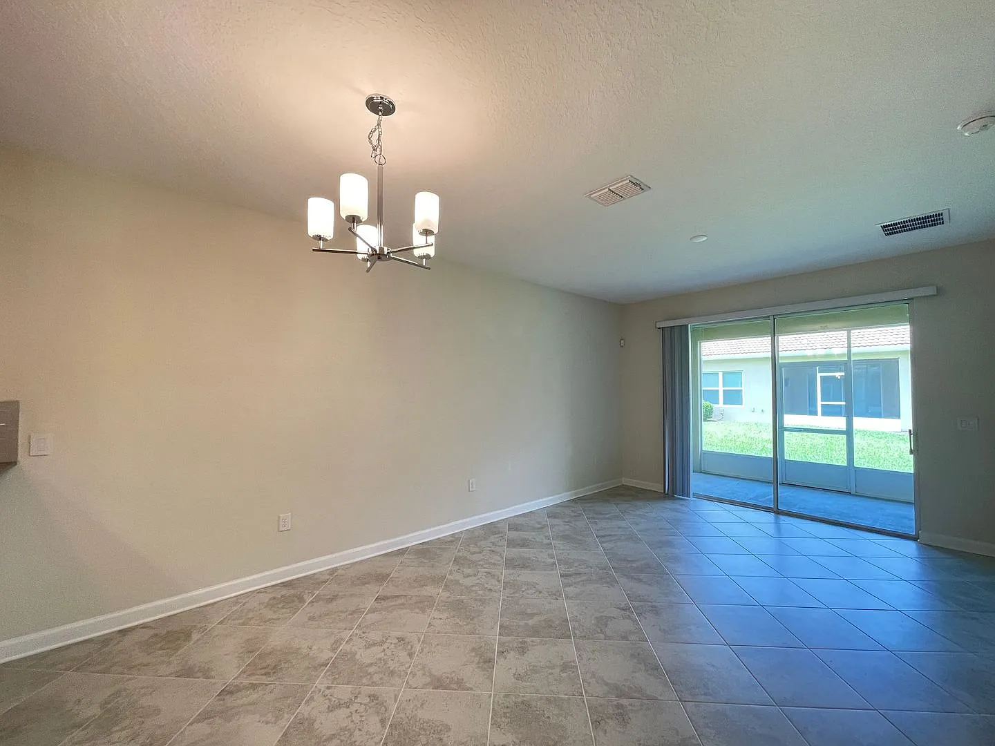 Championsgate villa in gated golf community with Resort style amenities! — Photo 2
