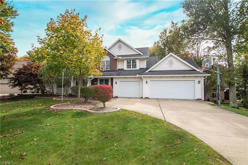 220 Ballantrae Dr photo 1