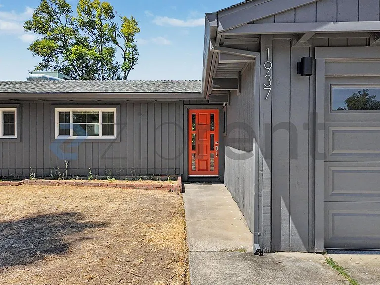 1937 Terrace Dr — Photo 3