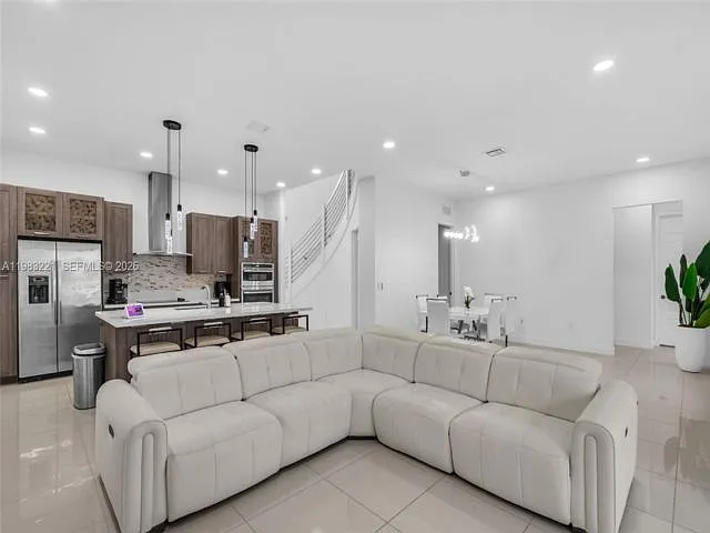 15540 NW 88th Ave — Photo 16