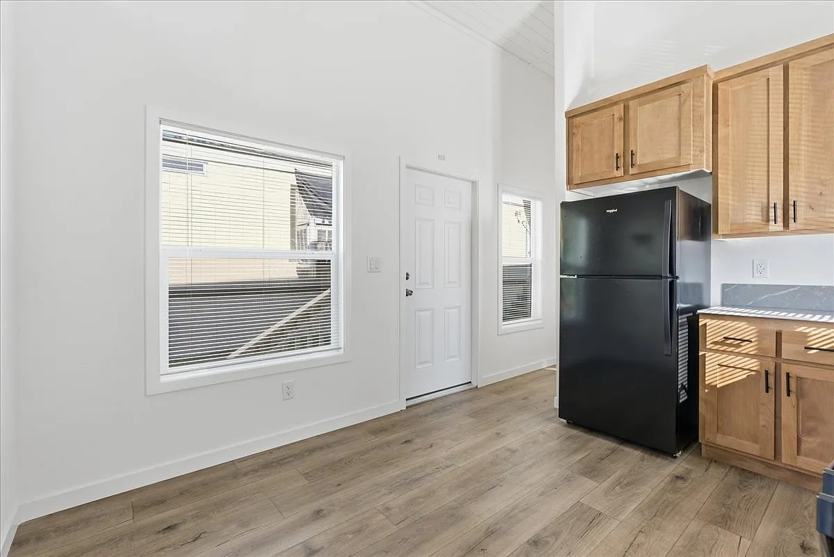 2 bed, $1,225 — Photo 4