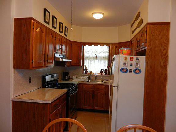 3rd image of 1600 Benson Ave #1FL