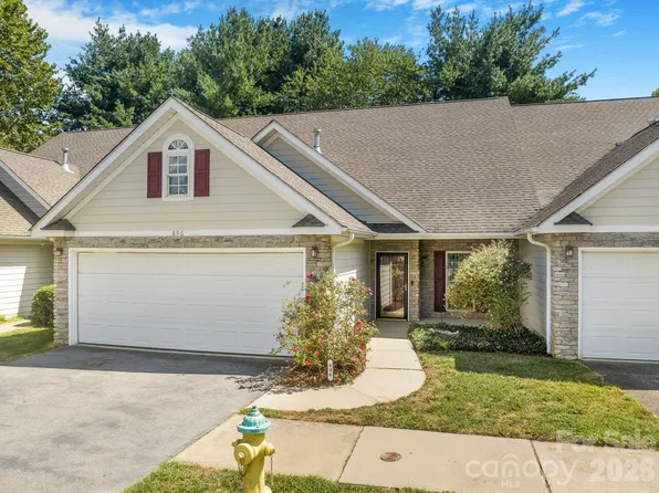 896 W Pointe Dr, Asheville, NC 28806