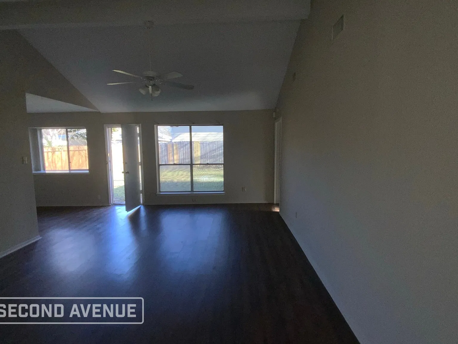 3 bed, 2.0 bath, 1853 sqft, $1,629 — Photo 3