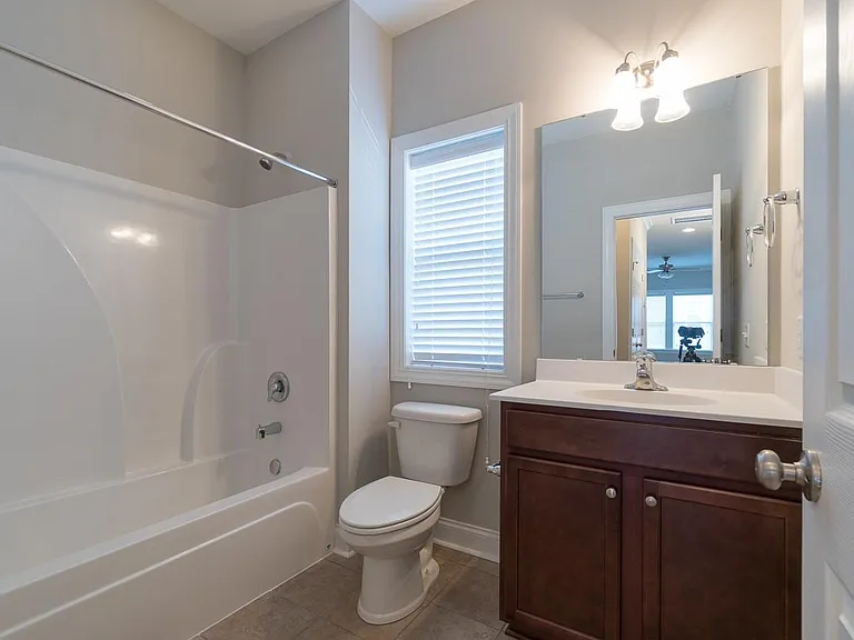 4103 Hartland St — Photo 10