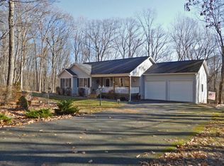 208 Primrose Ln, Milford, PA