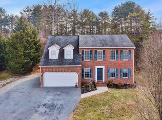 137 Montgomery Farms Ave, Moneta, VA 24121