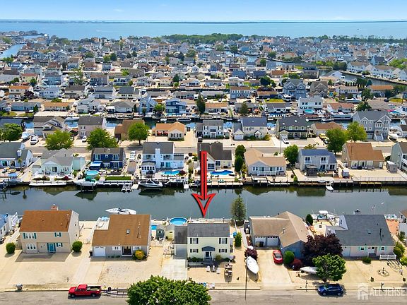 2nd image of 77 Wind Jammer Ct