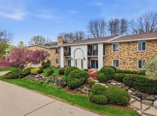 25 Golf Course Rd UNIT E, Madison, WI 53704