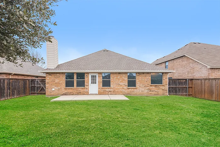 1096 Oakbrook St — Photo 15