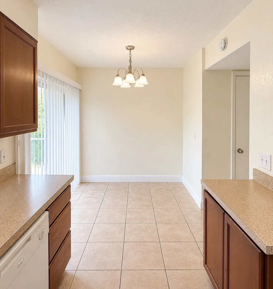 2 bed, 1.5 bath, 890 sqft, $1,600 — Photo 2