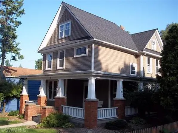 17 Westwood St, Hillsdale, MI 49242