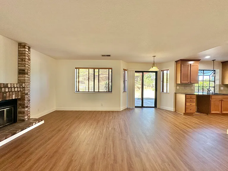 768 Rose Dr — Photo 13