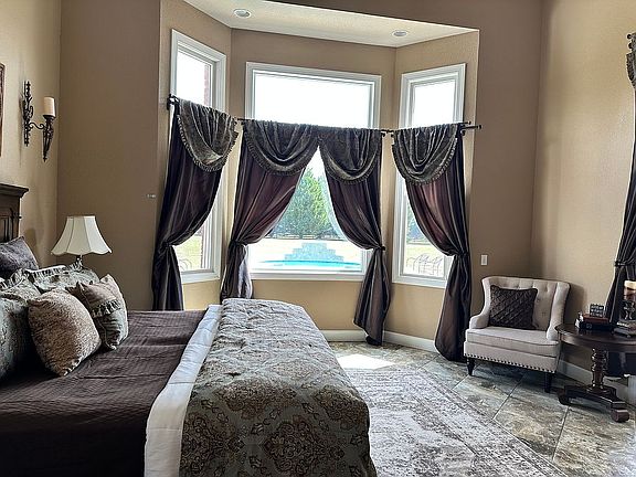 5th image of 13131 Fortner St