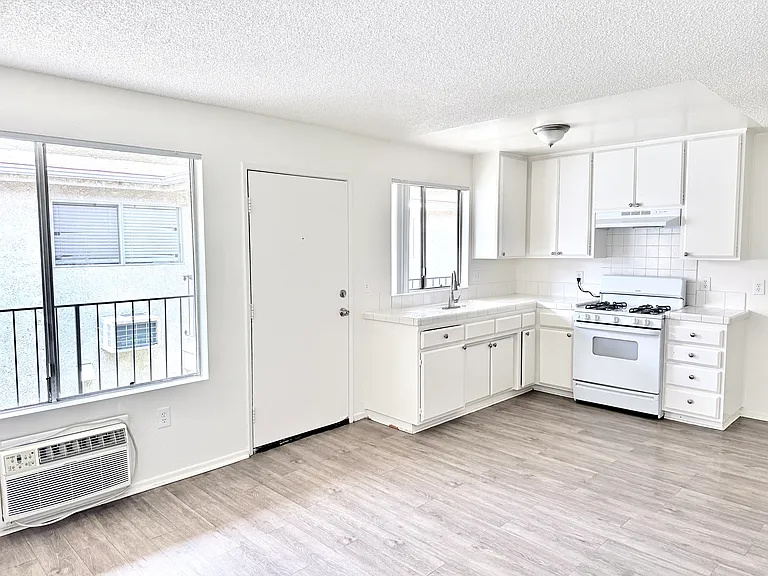 6714 Troost Ave #L — Photo 3