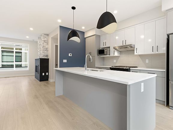 4th image of 46150 Thomas Rd #211