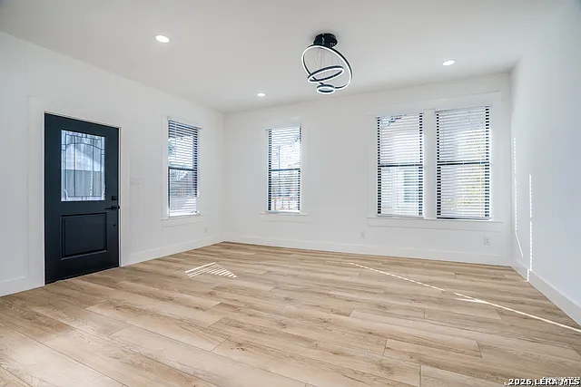 3 bed, 3.0 bath, 1316 sqft, $2,400 — Photo 4