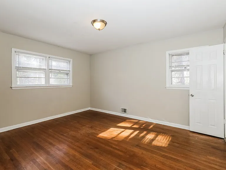 4775 Ben Hill Rd — Photo 9