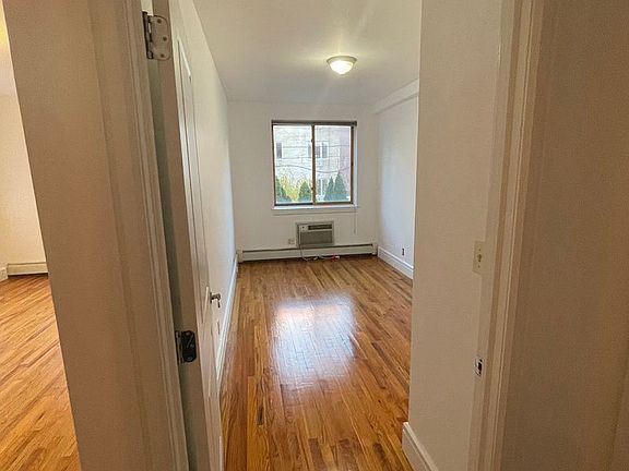 4th image of 49 Garnet St #2