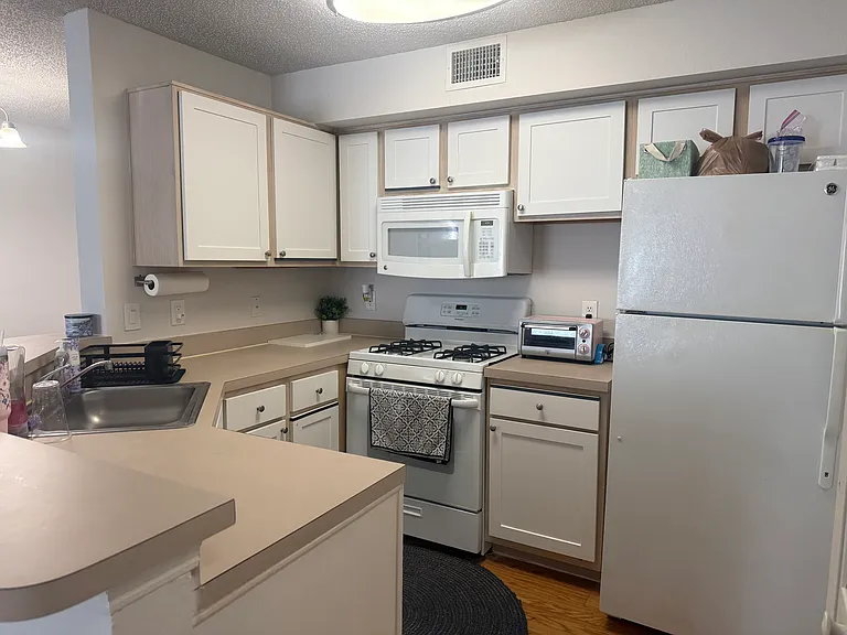 2300 Pembrook Dr #1 — Photo 6