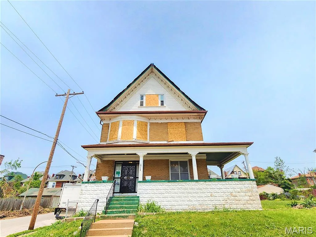 5095 Raymond Ave photo 1