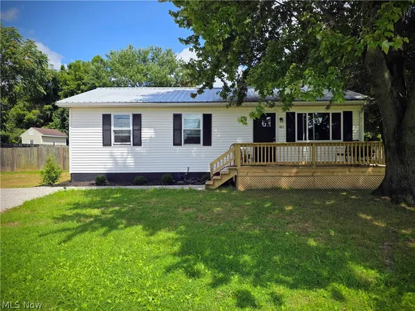 801 Heather Pl, Belpre, OH 45714