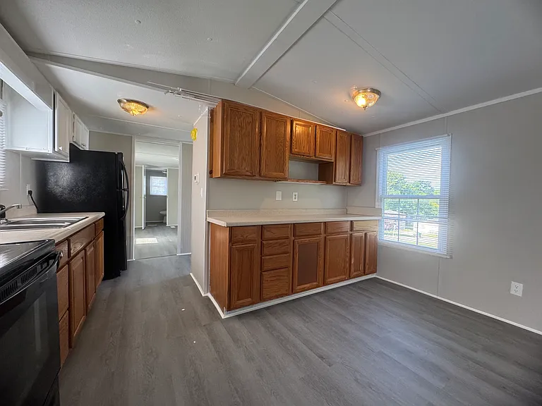 490 Harless St — Photo 10