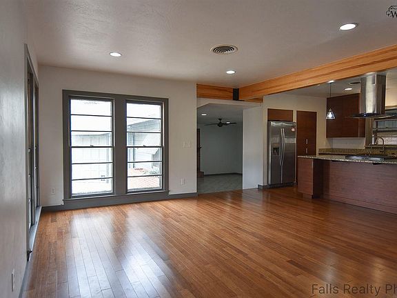 2nd image of 4409 Lake Park Dr