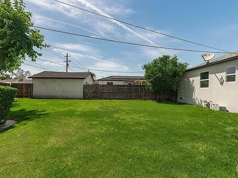 2907 Truxtun Ave — Photo 11